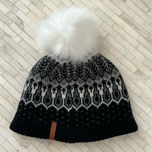 Turtlefur Lambswool Pompom Winter Hat - Picture 1 of 4